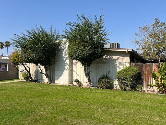 3110 Sunset Ave in Bakersfield, CA - Building Photo - Building Photo