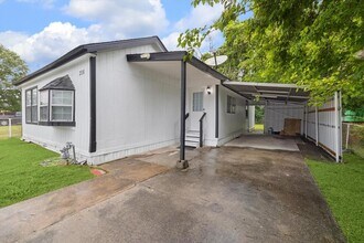218 E Fayle Ave in Baytown, TX - Building Photo - Building Photo