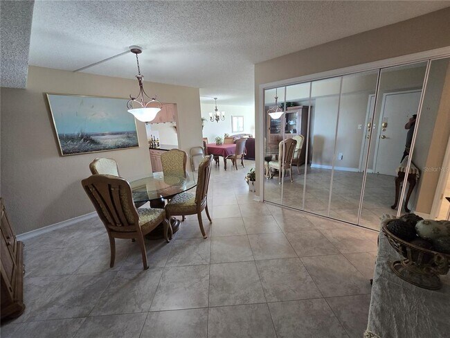 634 Edgewater Dr in Dunedin, FL - Building Photo - Building Photo