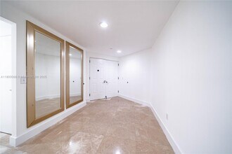 3330 NE 190th St in Aventura, FL - Foto de edificio - Building Photo