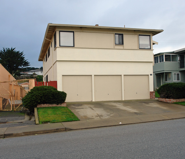 427 Serra Dr in South San Francisco, CA - Building Photo - Building Photo