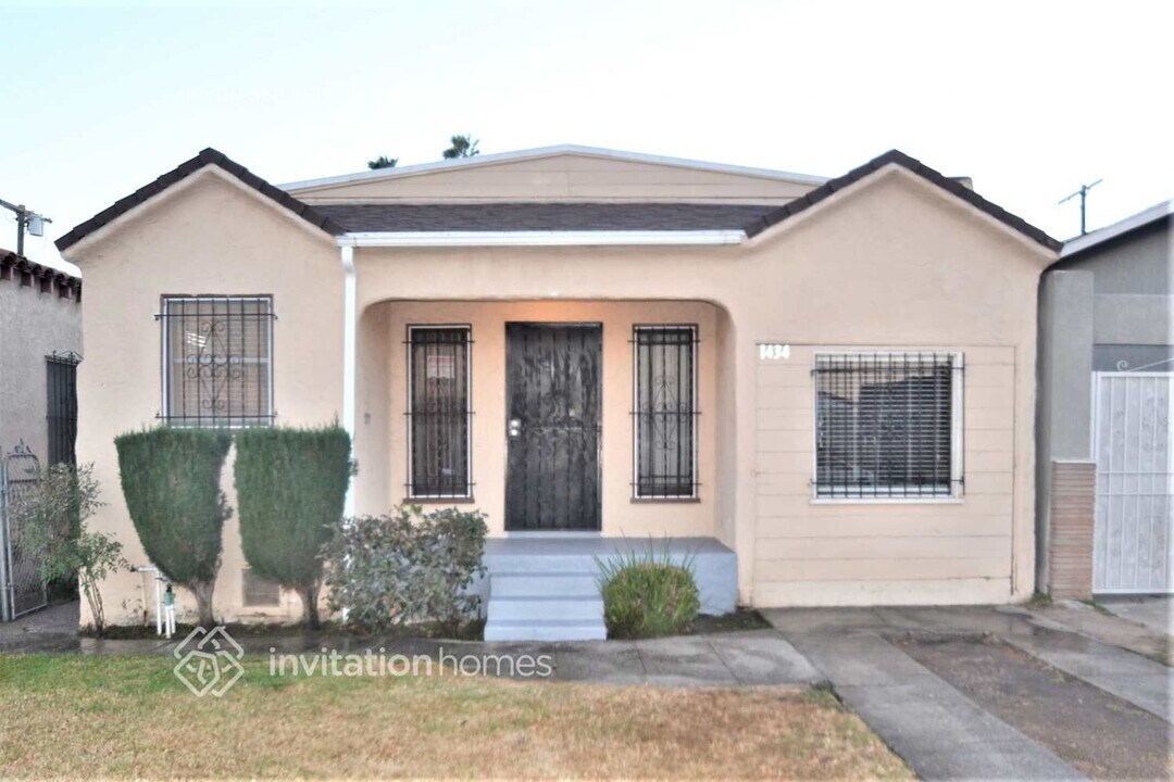 1434 W 92nd St in Los Angeles, CA - Building Photo