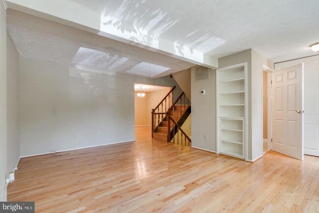 8044 Steeple Chase Ct in Springfield, VA - Building Photo - Building Photo