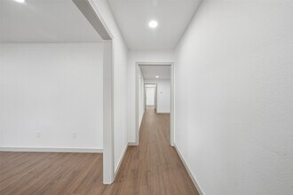 5002 Cedar Creek Dr in Dickinson, TX - Building Photo - Building Photo