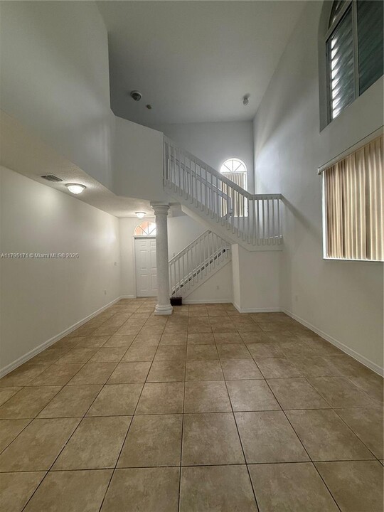 16480 SW 56th Terrace in Miami, FL - Building Photo