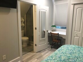 1004 Breedon Ct, Unit Carriage Apartment in Wilmington, NC - Foto de edificio - Building Photo