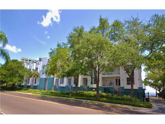 4950 Bayshore Blvd, Unit 28 in Tampa, FL - Building Photo - Building Photo