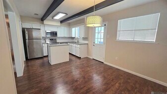 1047 Arcadia Dr in Baton Rouge, LA - Building Photo