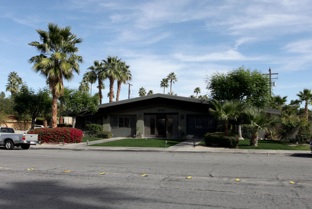 1900 S Camino Real in Palm Springs, CA - Foto de edificio