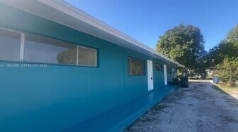 907 N 20th St in Fort Pierce, FL - Building Photo