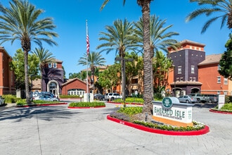 Emerald Isle in Placentia, CA - Foto de edificio - Building Photo