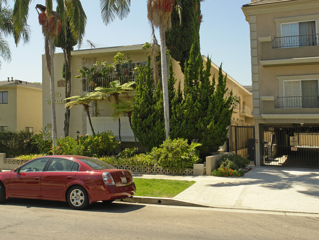 1321 N Poinsettia Pl in Los Angeles, CA - Building Photo - Building Photo