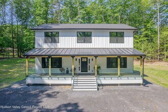 32 Maurizi Ln in Woodstock, NY - Building Photo - Building Photo