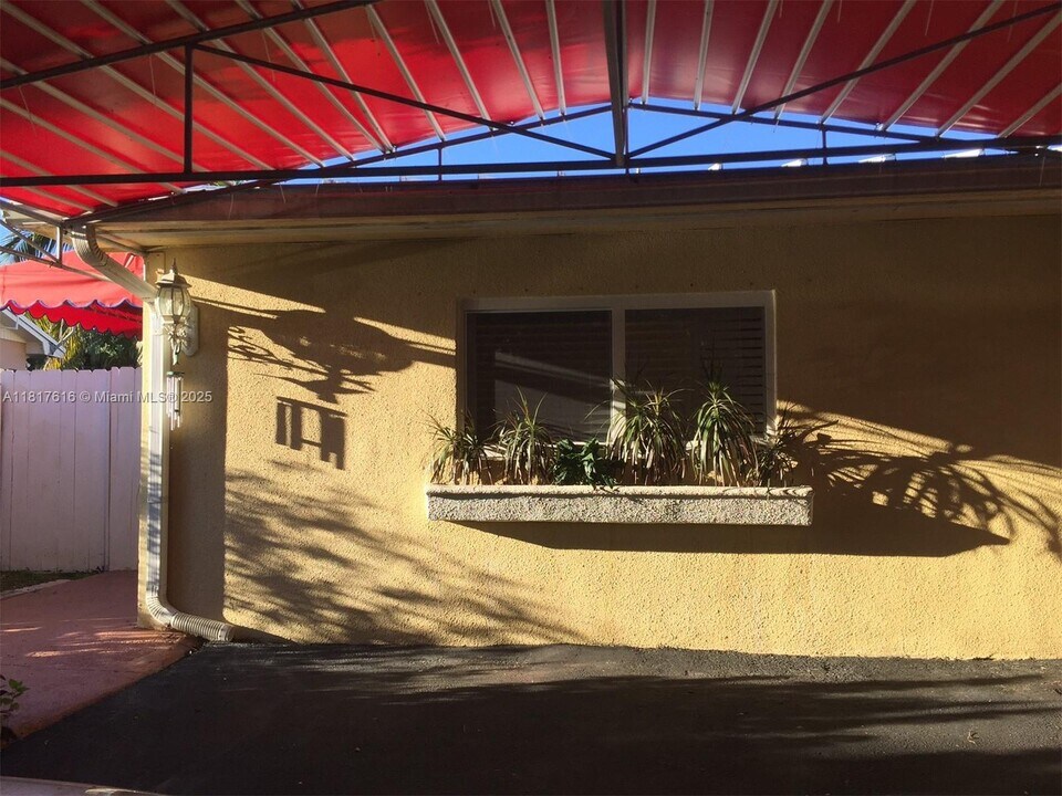 14545 SW 73rd St in Miami, FL - Building Photo