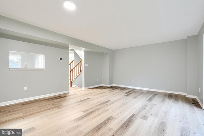property at 28 Sandstone Ct