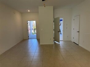 10398 Trumpet Honeysuckle Wy in San Antonio, FL - Building Photo - Building Photo