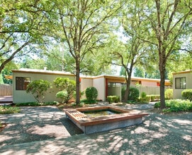 King Plaza Apartments in Portland, OR - Foto de edificio - Building Photo