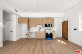 1933 Magnolia Ave in Los Angeles, CA - Building Photo - Building Photo