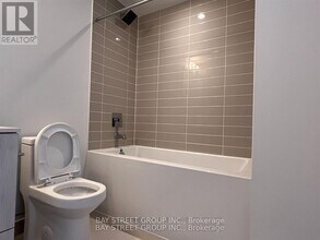 181 Dundas St E in Toronto, ON - Building Photo - Building Photo