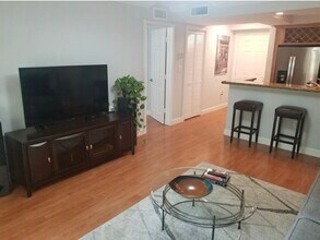 150 NE 15th Ave, Unit 137 in Fort Lauderdale, FL - Building Photo - Building Photo