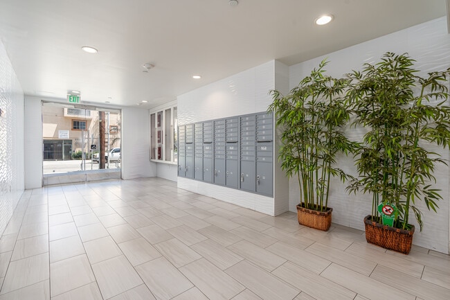 The Luxe Residential in North Hollywood, CA - Building Photo - Building Photo