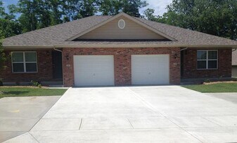 252 Sandridge Dr, Unit 252 in Collinsville, IL - Building Photo