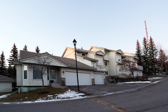 5790 PAtina Dr NW in Calgary, AB - Building Photo - Building Photo