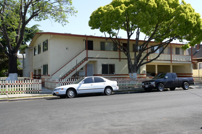 505 Heller St in Redwood City, CA - Foto de edificio - Building Photo