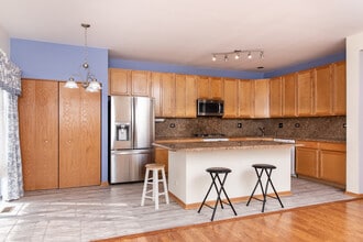 1224 Georgetown Way in Vernon Hills, IL - Building Photo - Building Photo