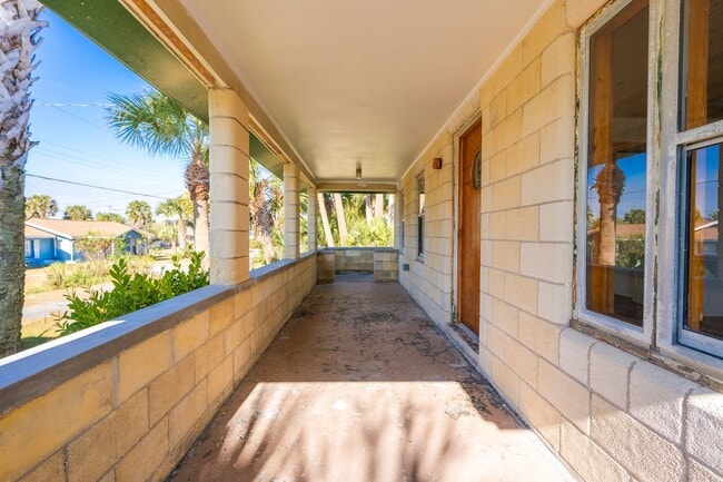 208 N Daytona Ave in Flagler Beach, FL - Building Photo - Building Photo