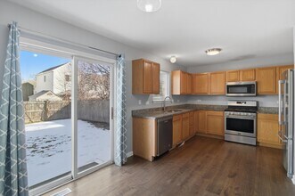 138 Celebration Ct in Hainesville, IL - Building Photo - Building Photo