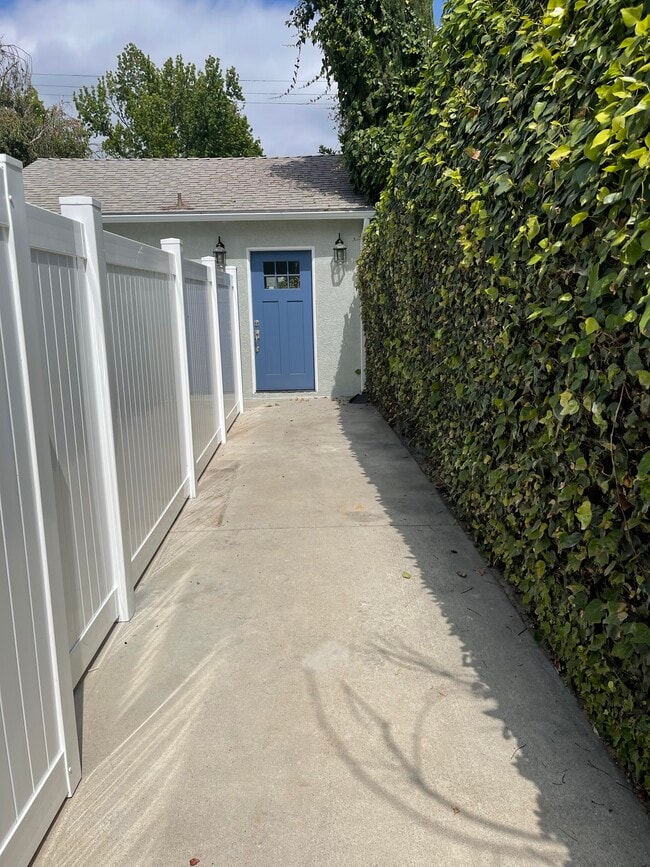 5258 Beeman Ave in Valley Village, CA - Foto de edificio - Building Photo