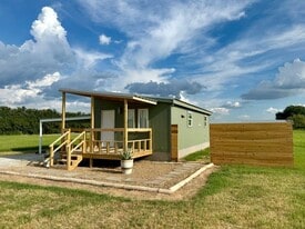 671 Co Rd 3386 in Paradise, TX - Building Photo