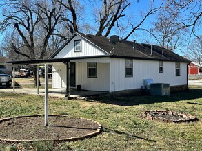 217 W Logan St in Republic, MO - Building Photo - Building Photo