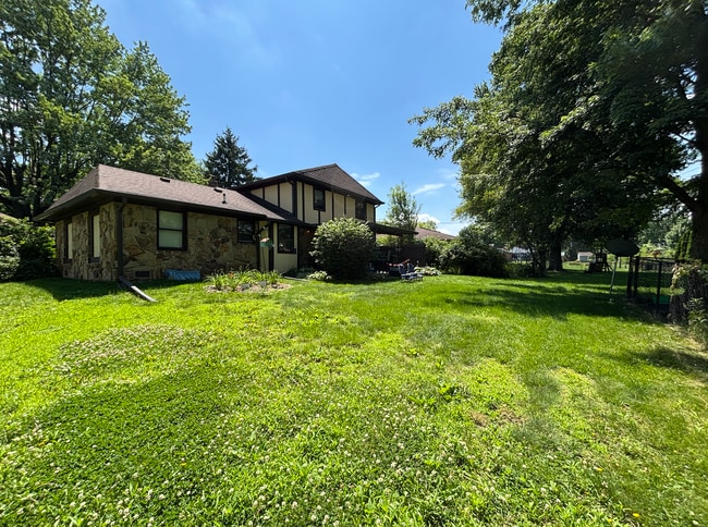 property at 660 S Restin Rd