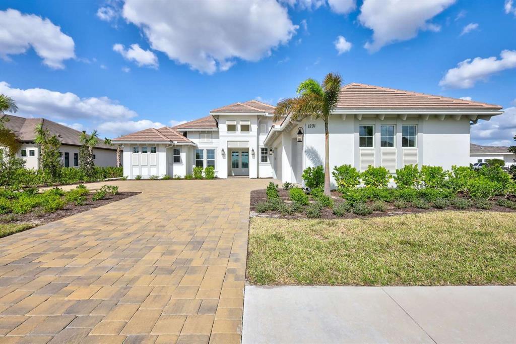1201 Blue Shell Lp in Sarasota, FL - Building Photo