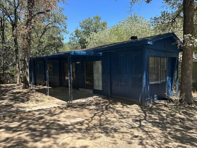 property at 636 Lakeshore Dr