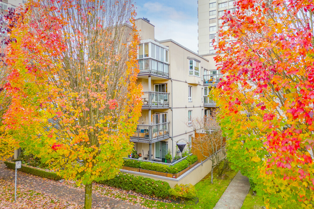 Parkside Place in Vancouver, BC - Building Photo