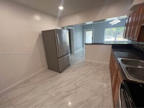 18 Miami Gardens Rd in West Park, FL - Building Photo - Building Photo