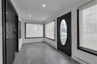 9060 Main St in Clarence, NY - Building Photo - Building Photo