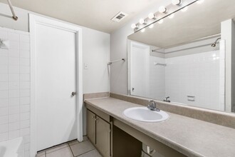 Clairview Apartments in Birmingham, AL - Building Photo - Interior Photo