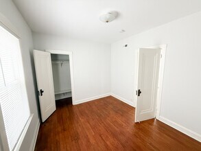 5043 W Argyle St, Unit 2 in Chicago, IL - Foto de edificio - Building Photo