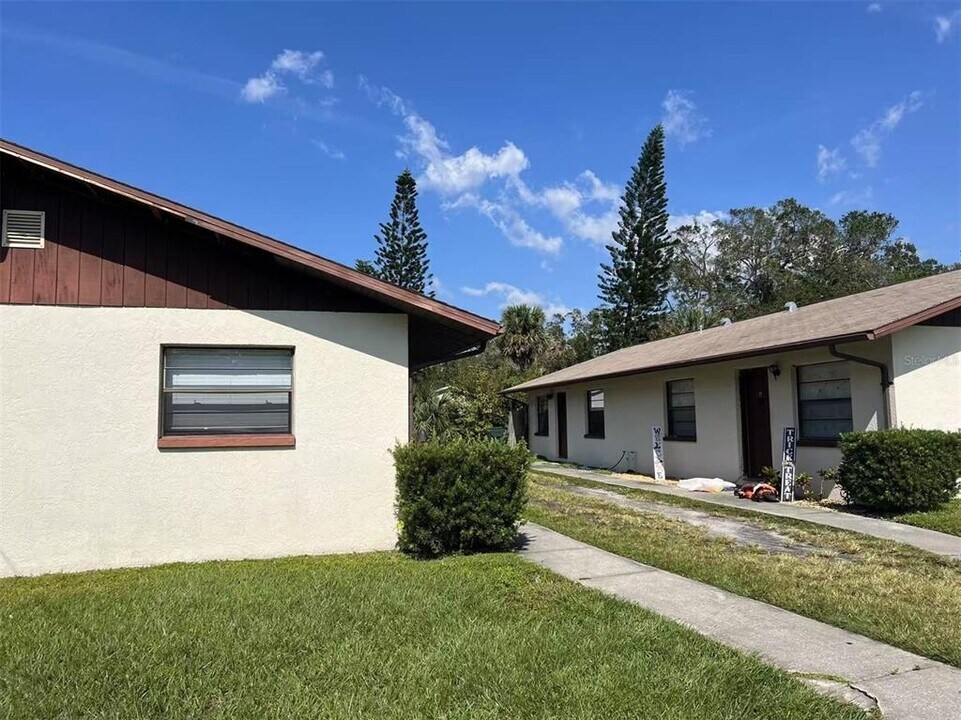 1016-1019 9th Ave NW in Largo, FL - Building Photo
