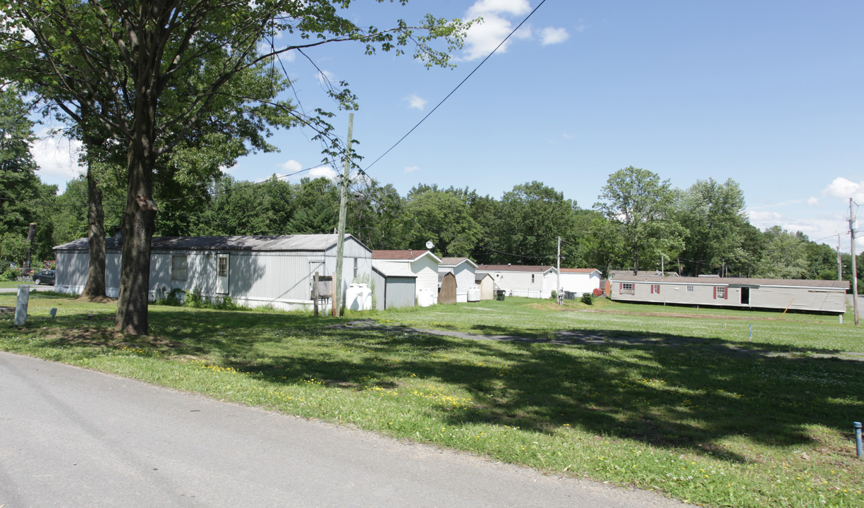 148 Old Ravena Rd in Selkirk, NY - Foto de edificio