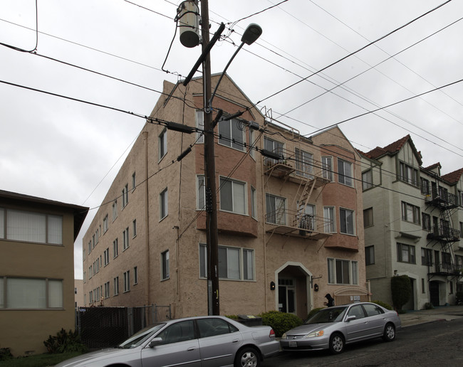 Lakeview Court Apartments in Oakland, CA - Foto de edificio - Building Photo