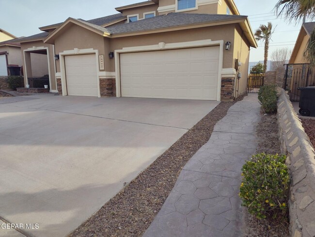 12140 Rathmore Dr in El Paso, TX - Building Photo - Building Photo