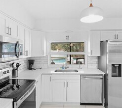 4810 Johnson St in Hollywood, FL - Foto de edificio - Building Photo