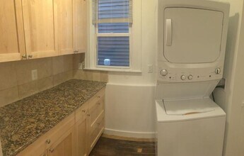 77 Brook St, Unit 1L in Brookline, MA - Foto de edificio - Building Photo