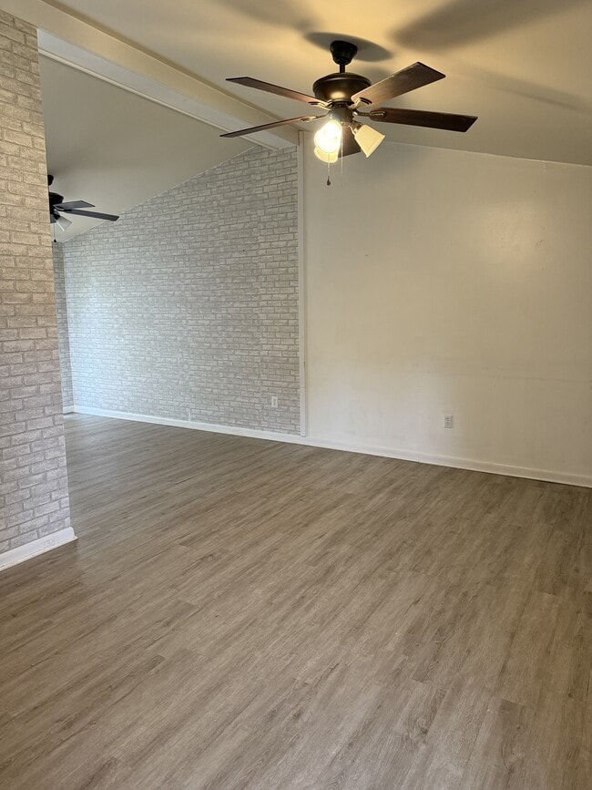 12 Hunt Dr in Kearneysville, WV - Building Photo - Building Photo