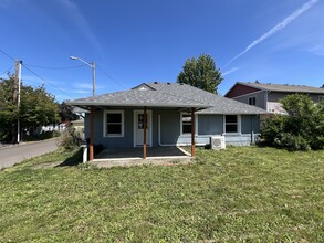 1415 S Park St in Lebanon, OR - Building Photo - Building Photo